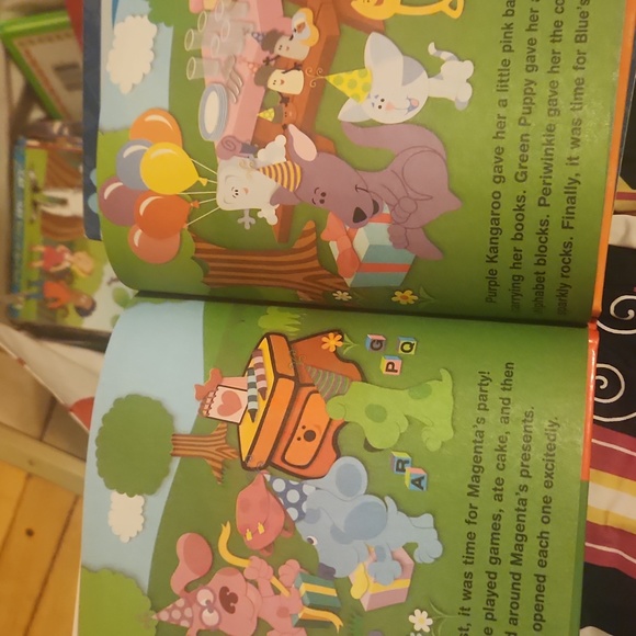 4/$20 Blue's Clues Scholastic book Blue's Perfect Present & seasons in Blue's - Picture 3 of 6